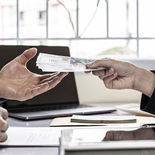 How to Choose Between Debt Settlement and Loan Consolidation